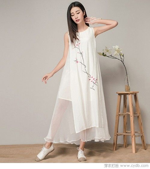翩若驚鴻婉若游龍，唯白裙是也