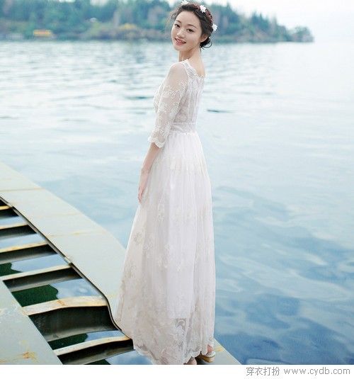 翩若驚鴻婉若游龍，唯白裙是也